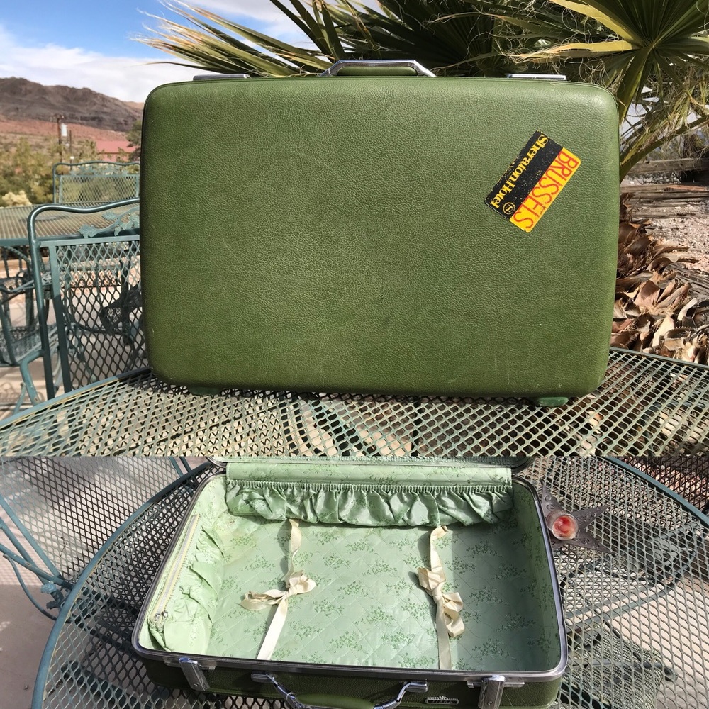 Vintage green American tourister women’s suitcase